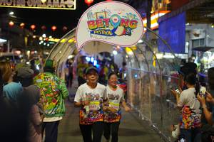 BIB: 50587, 50460
                            <button type="button" onclick="openModal(21831654)" class="btn btn-primary btn-sm float-right btn-popup" data-toggle="modal" data-target=".modal-high-quality">
                        <i class="fas fa-shopping-cart"></i> Add to Cart
                    </button>
                                            <button type="button" onclick="isThisMe(21831654, true)" class="btn btn-success btn-sm float-right btn-popup btn-isme hidden" data-toggle="tooltip" data-placement="bottom" title="นี่คือรูปของคุณใช่ไหม คลิกที่นี่เพื่อเอาเข้าอัลบั้ม">
                        <i class="fas fa-plus"></i> Add to album
                    </button>
                    <button type="button" onclick="isThisMe(21831654, false)" class="btn btn-warning btn-sm float-right btn-popup btn-isnotme hidden">
                        <i class="fas fa-ban"></i> Remove from album
                    </button>